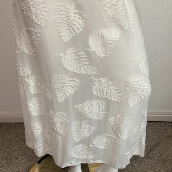 Wilfred Aritzia White V-Neck Semi Sheer Textured Leaf Sleeveless Maxi Dress Sz S - Picture 3 of 7